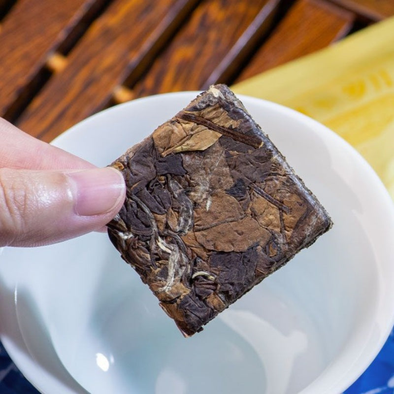 Shou Mei cake (Squeeze white tea)