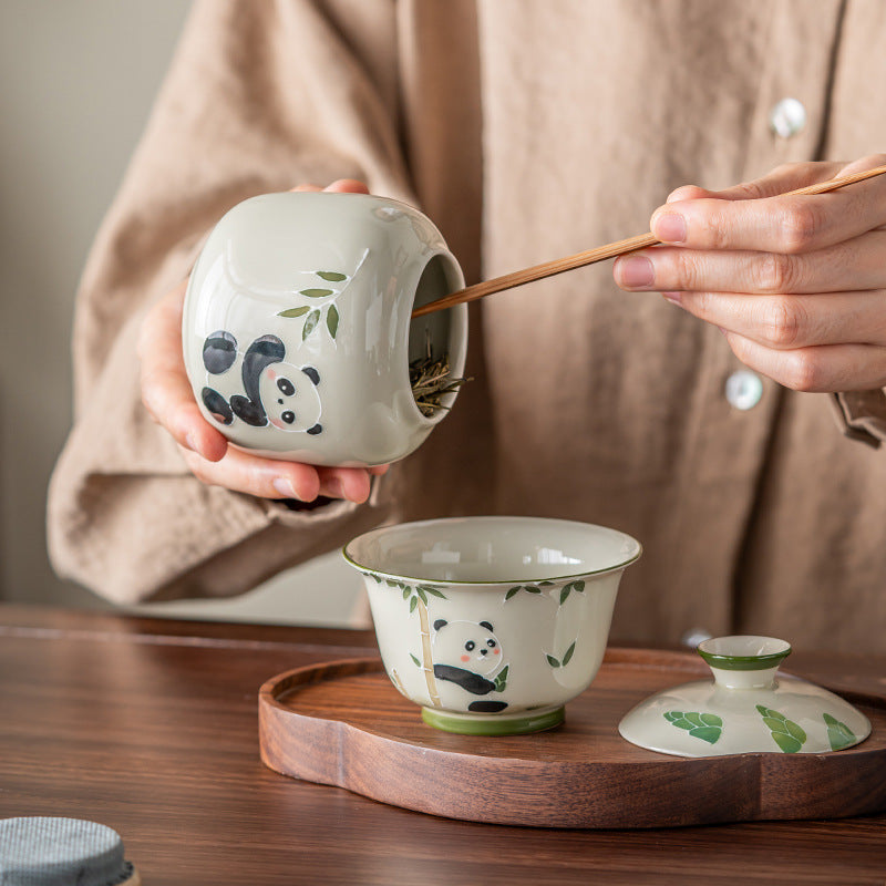 Grass and wood ash hand-painted panda sealed tea can, convenient ceramic tea can storage