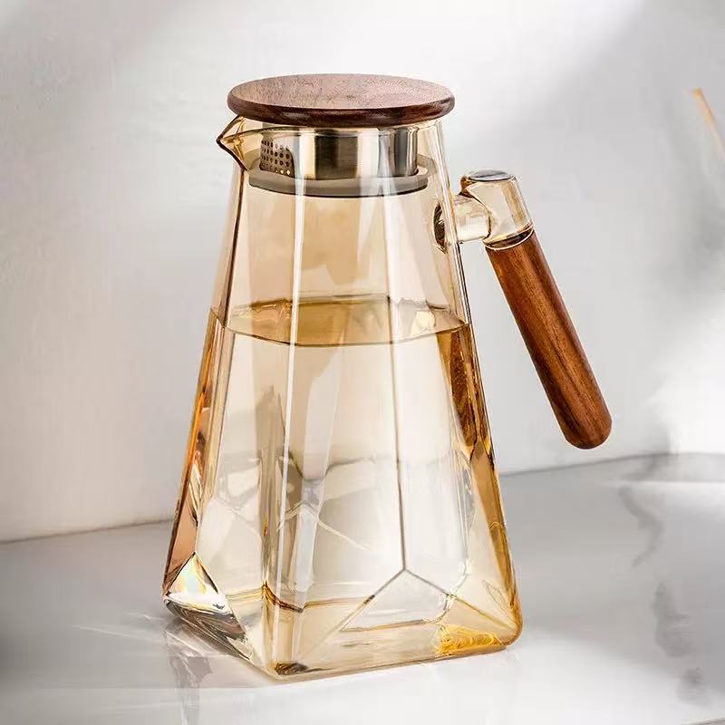 Transparent glass pot set. Walnut handle cold kettle. Juice cold kettle.