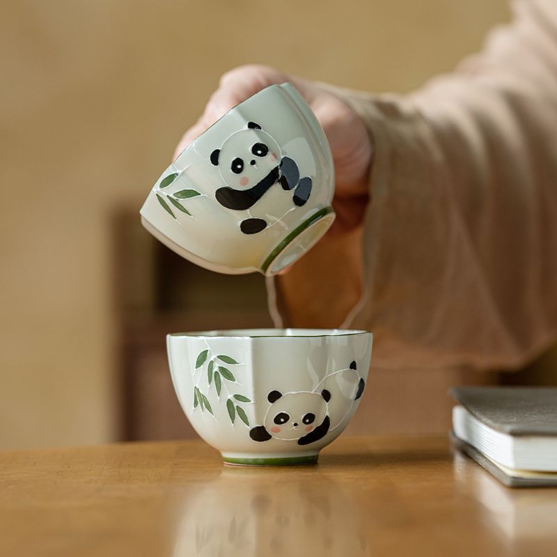 Grass and wood ash hand-painted panda master cup