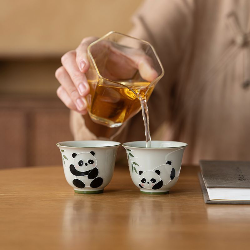 Grass and wood ash hand-painted panda master cup, ceramic tea pair cup