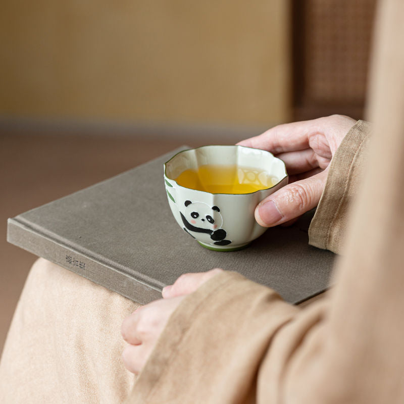 Grass and wood ash hand-painted panda master cup